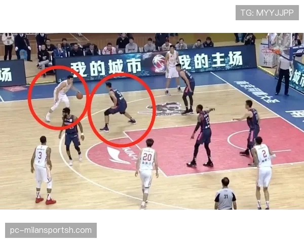 篮球比赛中遇到争议球时同时出界判定的具体规则解析